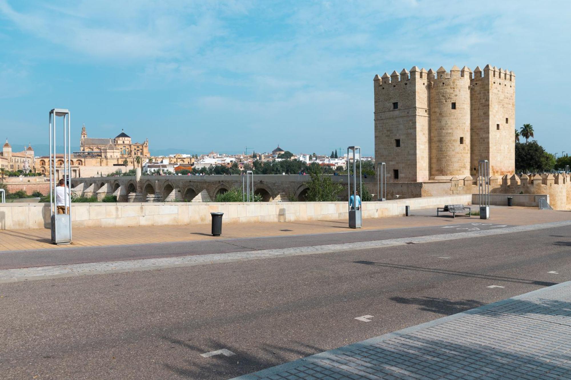 Apartamentos En Cordoba, Puente Romano Y Torre Calahorra Buitenkant foto